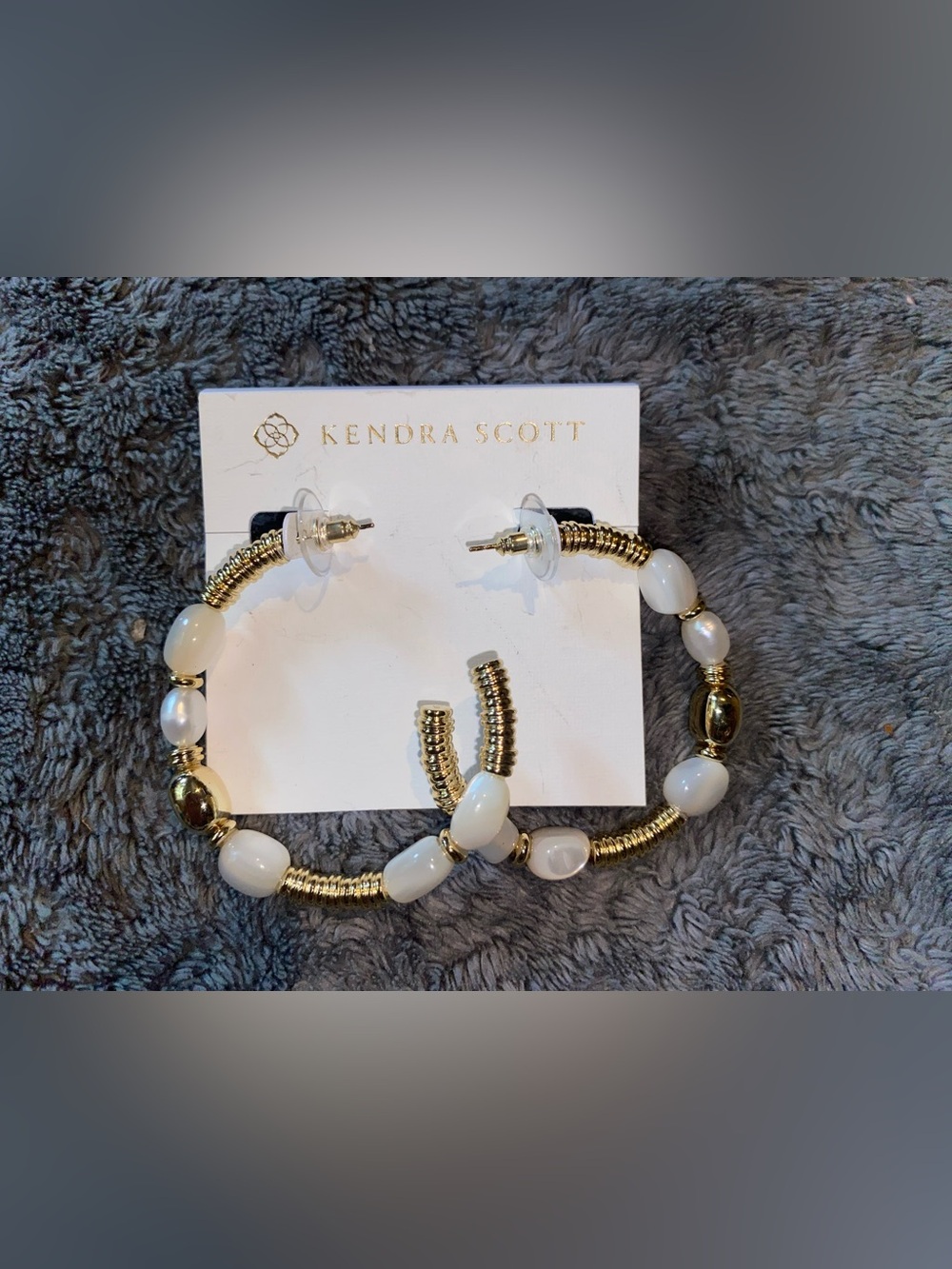Kendra Scott Melody Gold Beaded Hoop Earrings in Freshwater Cultured IVORY MOP